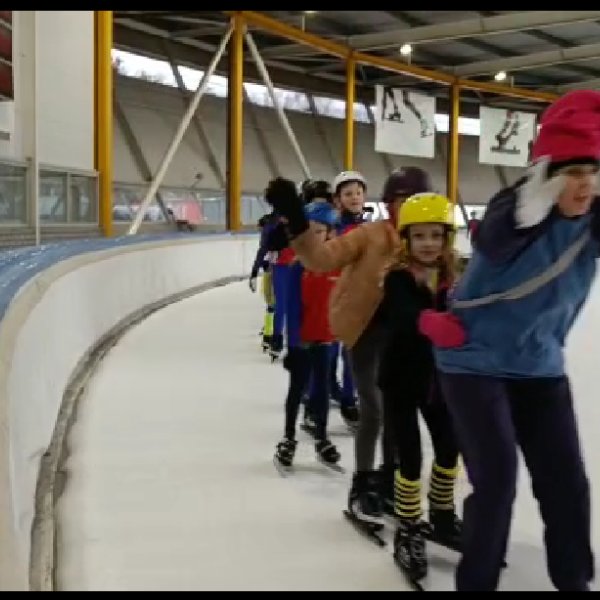 Schaatsende polonaise