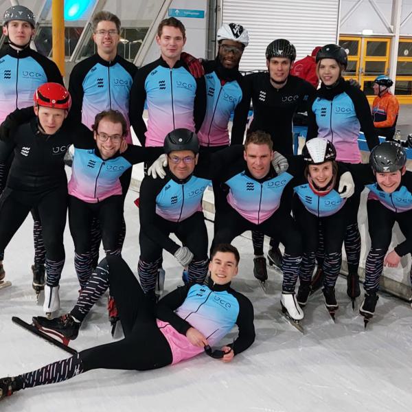 Groep schaatsers